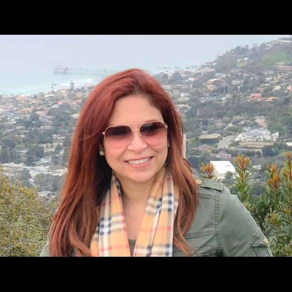 Meet your Posher, Denisse - Picture 1 of 1